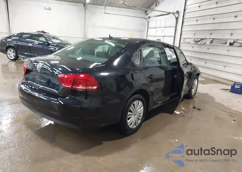 2015 Volkswagen Passat 1.8T S z USA, uszkodzony, nr VIN 1VWAT7A36FC012896